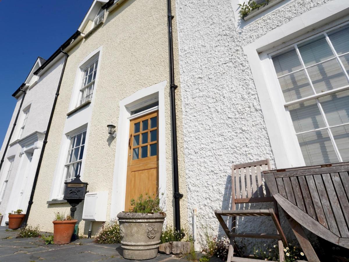 Pass The Keys 3 Bed Terrace With Fantastic Views Over Estuary *